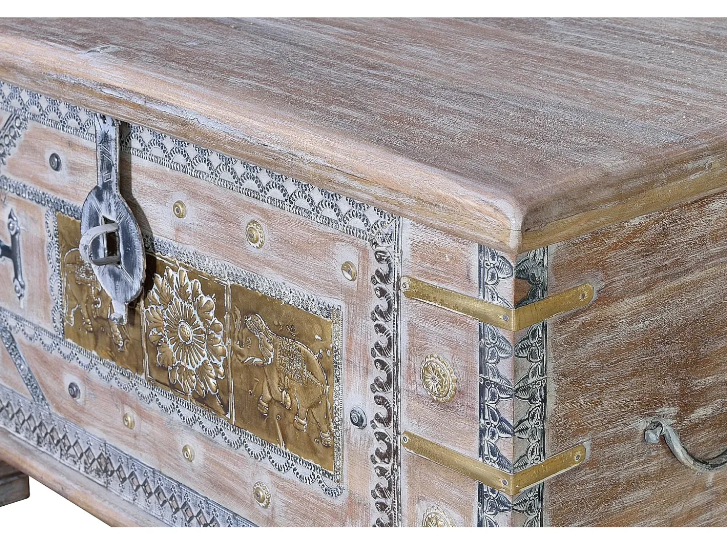 Baúl madera mango en blanco envejecido