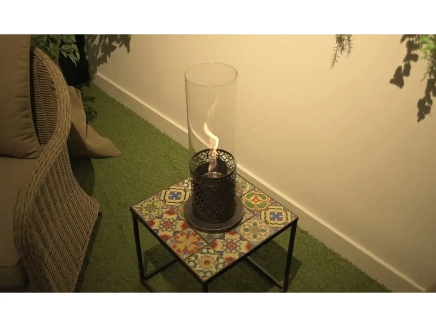 Chimenea de bioetanol blanca TOLOSA, biochimenea de sobremesa, D20 x H49,5, para interior y exterior