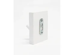 Colgador de pared de madera maciza en tono blanco de 8x6cm - KATE - DECOWOOD