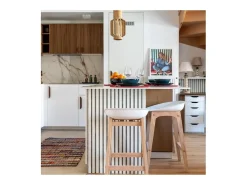 Conjunto de taburetes de bar RIVA de roble de 75 cm con asiento de plástico