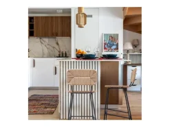 Conjunto de taburetes de bar e isla de metal con asiento de ratán 65cm TIDRA