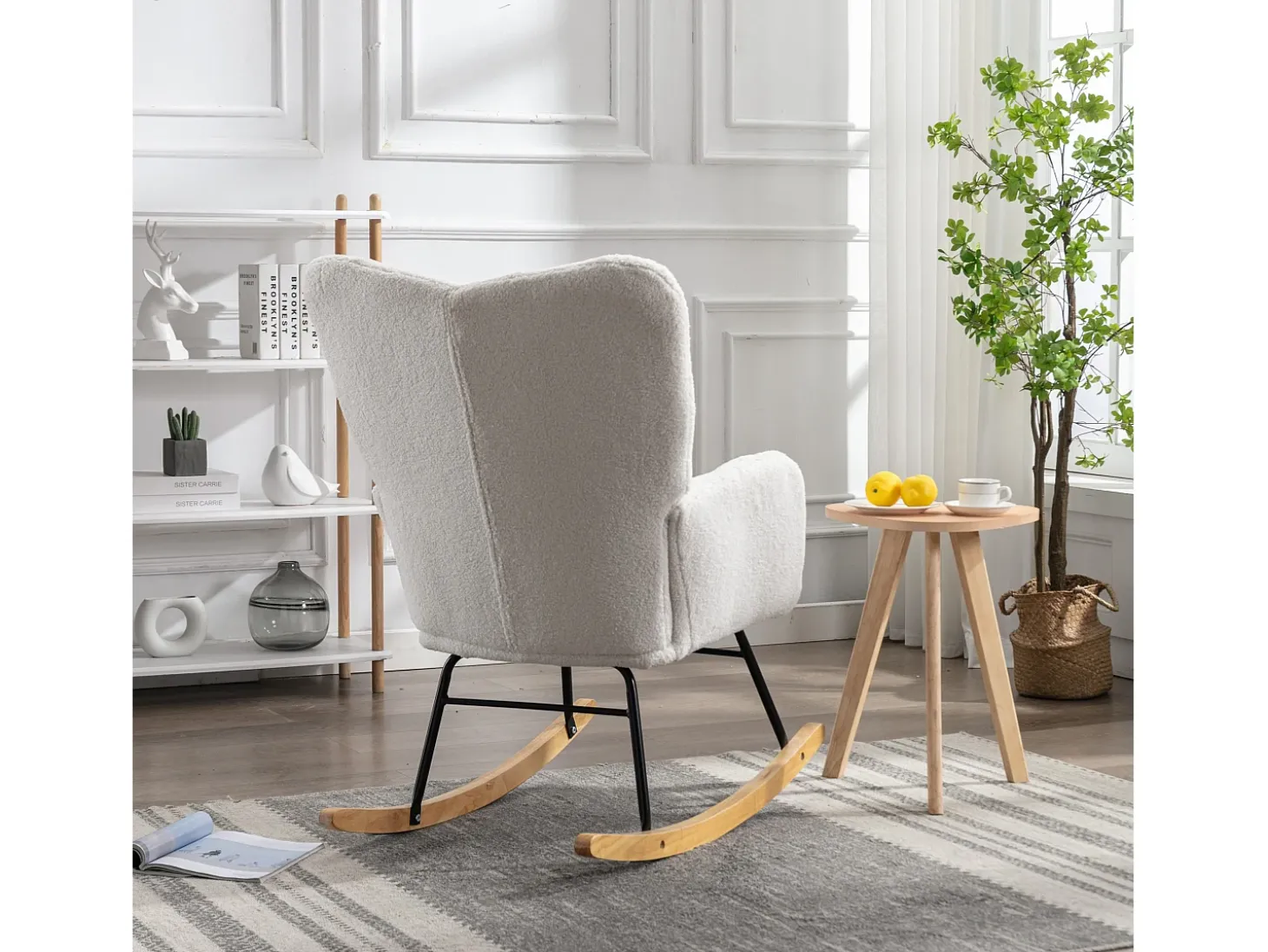 Mecedora moderna de felpa blanca con reposabrazos y respaldo, ideal para salón y dormitorio