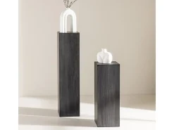 Mesa de esquina RamsvikL con pedestal negro.