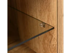 Mueble TV con 3 puertas, 2 nichos y LED, cuerpo en madera veteada natural clara, patas negras