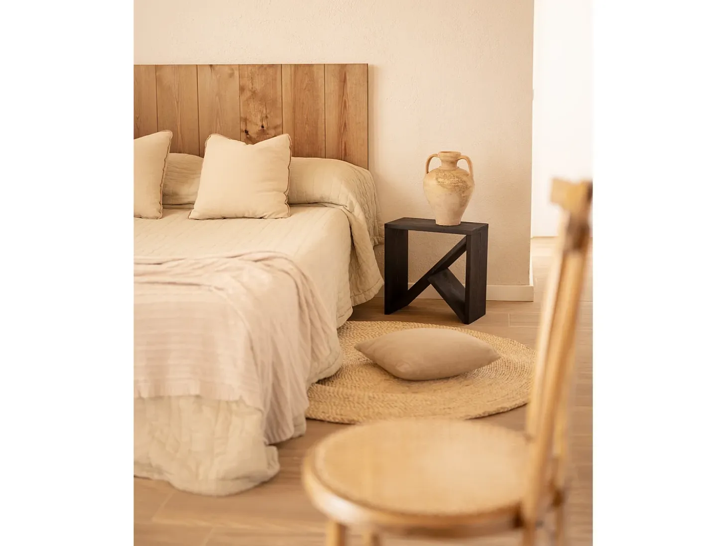Pack 2 mesitas de madera maciza en tono negro de 40x40cm - STOKE - DECOWOOD