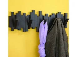 Perchero de diseño Sticks, montado en la pared