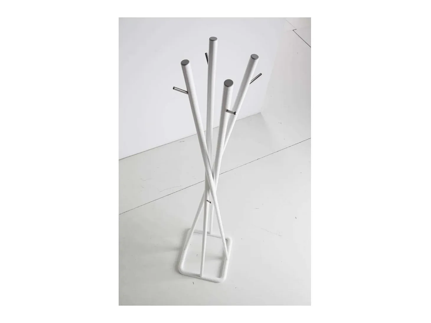 Perchero mod. 469 acabado lacado blanco, 180cm(alto) 38cm(ancho) 38cm(largo)