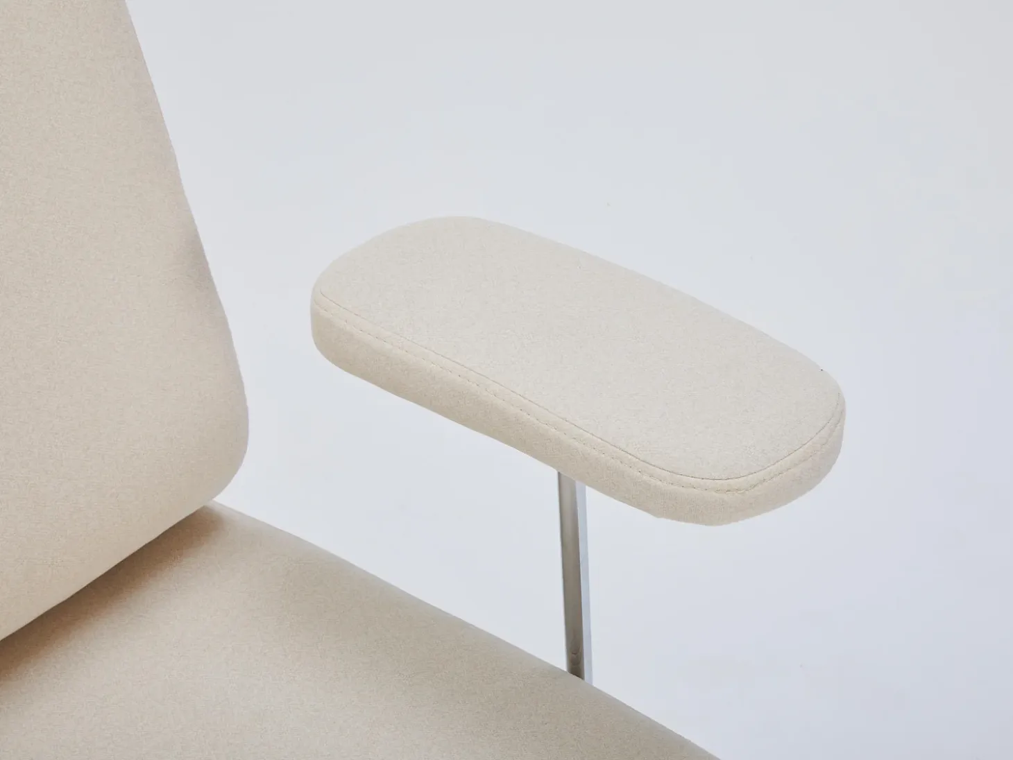 PRÈS - Sillón con Niche Integrada para Gatos, Ergonómico y Resistente a los Arañazos - Para Oficina en Casa y Sala de Estar