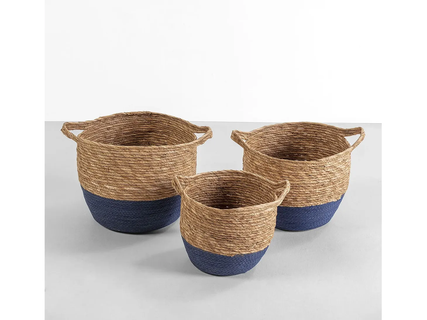Set de 3 cestas Anxo de fibra natural con asas, azul/natural