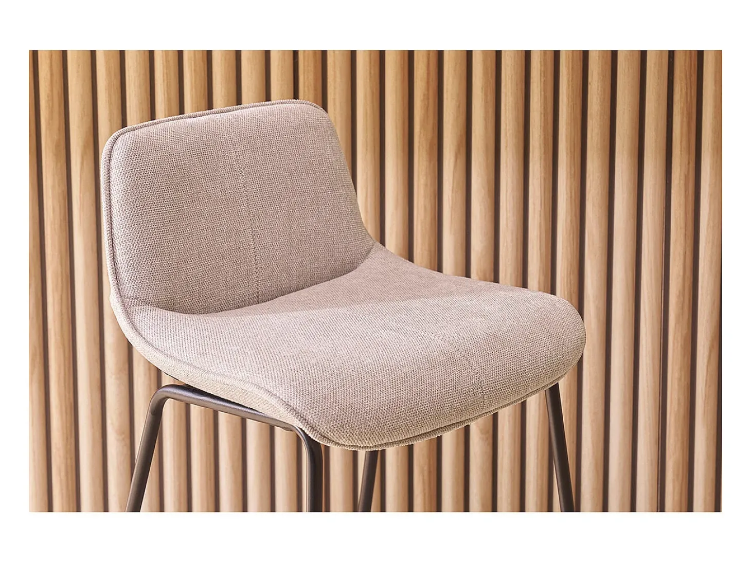 Set de 2 taburetes de cocina fijos efecto aterciopelado texturizado beige con pata de metal 65 cm BOOST