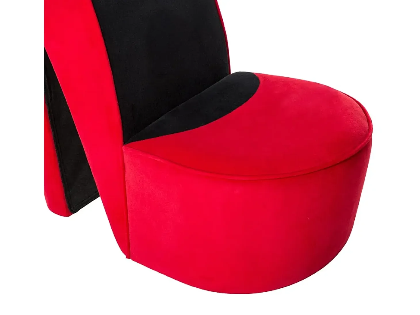 Sillón con forma de zapato de tacón terciopelo rojo