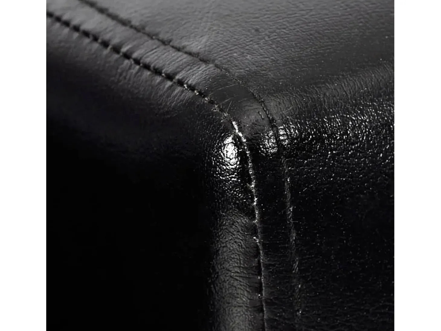 Sillón en forma de cubo de cuero sintético negro