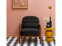 Sillón escandinavo de madera de hevea teñida de nogal y tela de