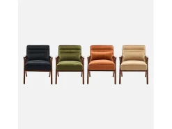 Sillón escandinavo de madera de hevea y terciopelo terracota