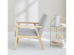 Sillón estilo escandinavo de madera y tela gris claro