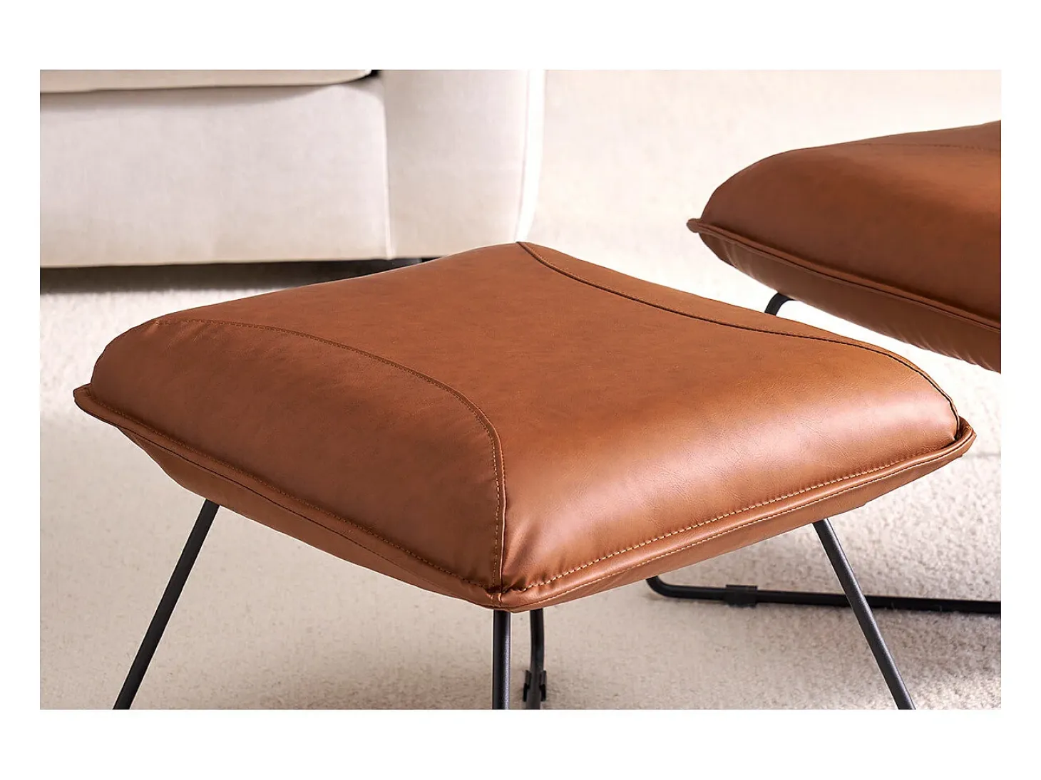 Sillón vintage marrón con reposapiés PHILO