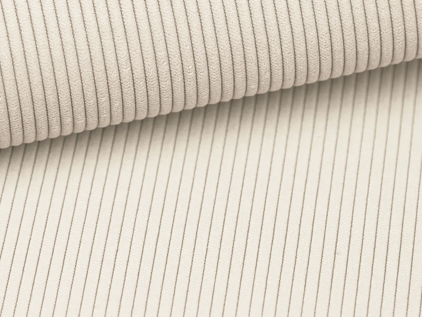 Sofá cama de 3 plazas de terciopelo de canalé beige TEODORA de PASCAL MORABITO