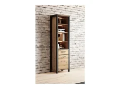 Vitrina alta colección TIVORA. Color roble y negro. LED incluidos