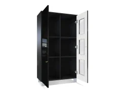 Vladon Vitrina Denjo, Cristalera con 2 Puertas y 3 Estantes de cristal, Negro mate/Negro de alto brillo (71 x 129 x 35 cm)