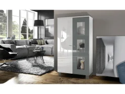 Vladon Vitrina Denjo, Cristalera con 2 Puertas y 3 Estantes de cristal, Blanco mate/Blanco de alto brillo/Gris de alto brillo (71 x 129 x 35 cm)