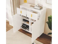 Zapatero blanco con cajones, puertas texturizadas, estantes ajustables, tiradores y patas dorados, diseño elegante