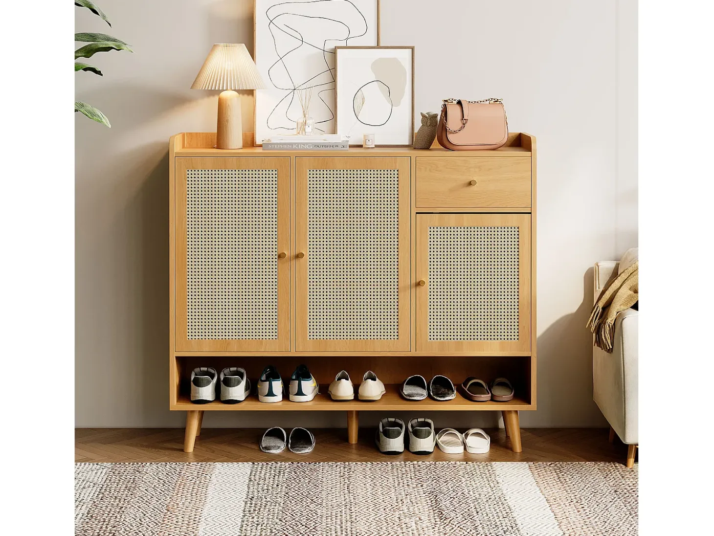 Zapatero de ratán natural con 3 puertas, 1 cajón y 5 estantes, con tiradores de metal y patas de madera maciza (120x35x106 cm)
