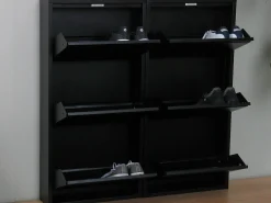 Zapatero Pisa de 6 puertas en metal negro. Se entrega completamente montado.